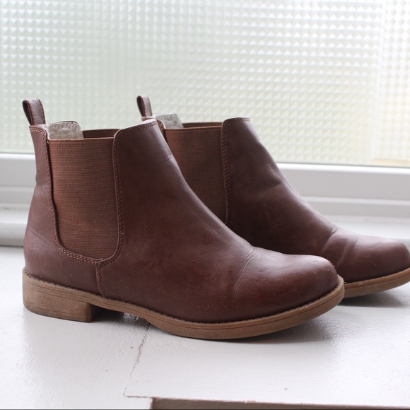 shearling lined chelsea boots